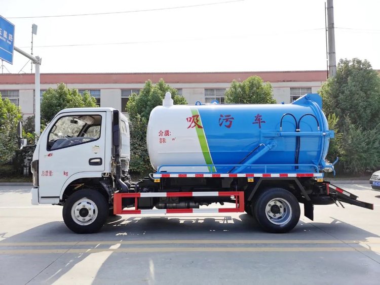 東風(fēng)福瑞卡4.5方吸污車(chē)